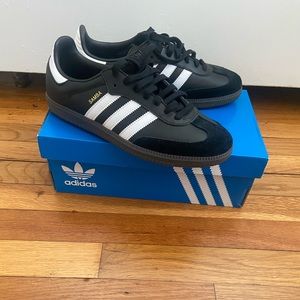 BRAND NEW never been worn Adidas Samba OG size 9 sneakers.